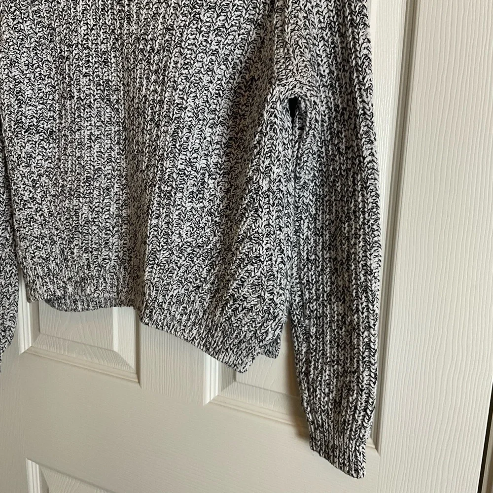 H&M Divided Marled Knit Crop Sweater Size Small